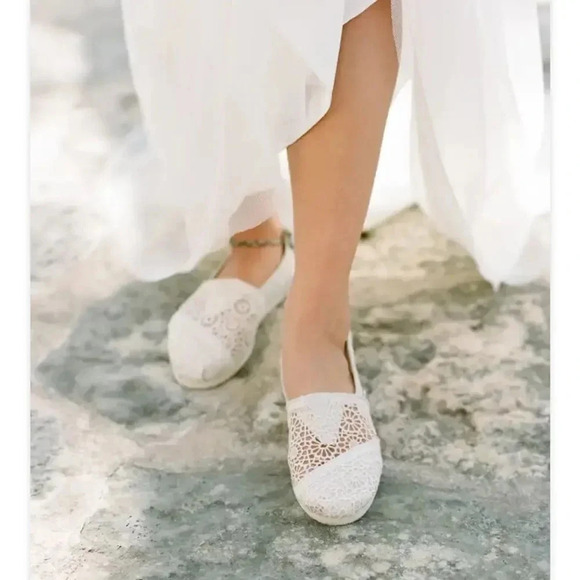 TOP MODA CREAM COLOR LACE SLIP ON SHOES. GREAT FOR WEDDINGS OR EVERYDAY WEAR S 8 - Picture 2 of 13